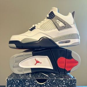 Jordan 4 Retro midnight Navy size 8.5